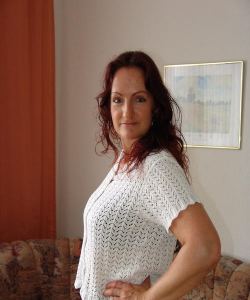 <p class='ppt-number'>0137 77728 315</p><p class='ppt-pricing-de'>1 €/Anruf MoFu Tarif abweichend</p>