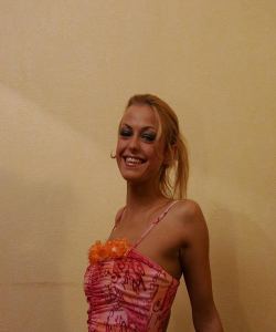 <p class='ppt-number'>221 779 + PIN 812</p><p class='ppt-pricing-de'>1,99 Euro/Min.</p>