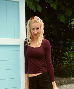 <p class='ppt-number'>221 779 + PIN 809</p><p class='ppt-pricing-de'>1,99 Euro/Min.</p>